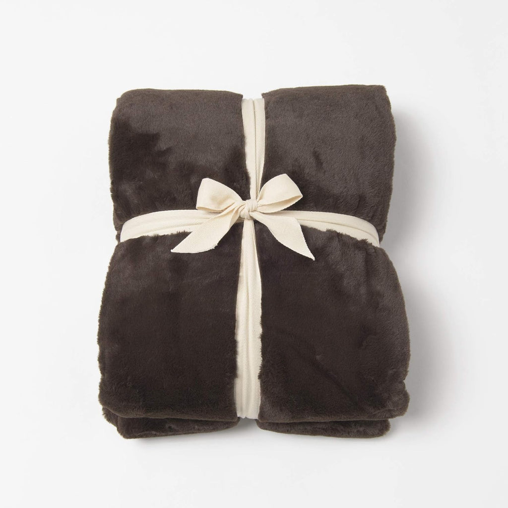 Best Home Fashion closeout Luxe Faux Fur Throw - Chocolate - 58" W X 60" L (1 Throw)