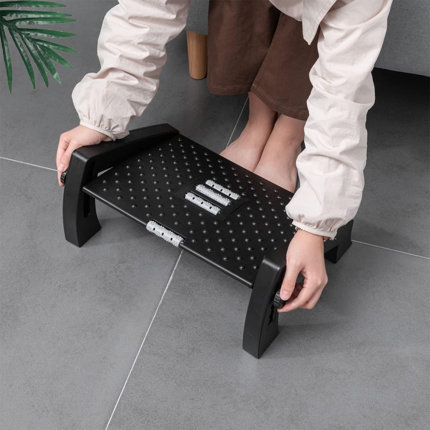 Adjustable Height Foot Rest with Massage Surface for Under Desk R7981