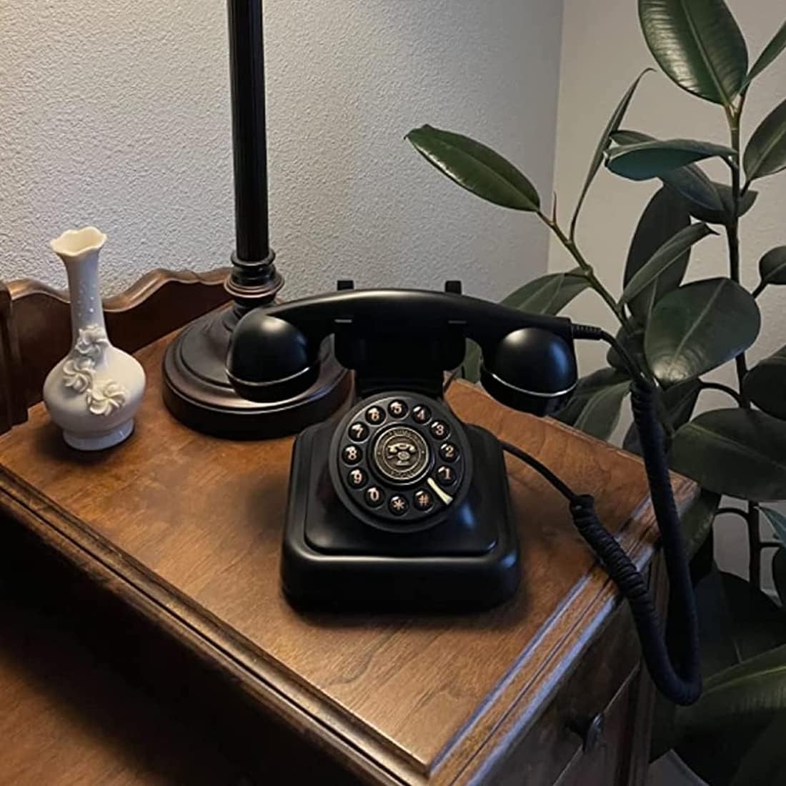 Retro Landline Telephone 1960's Classic Corded Dial Desk Phone E6147