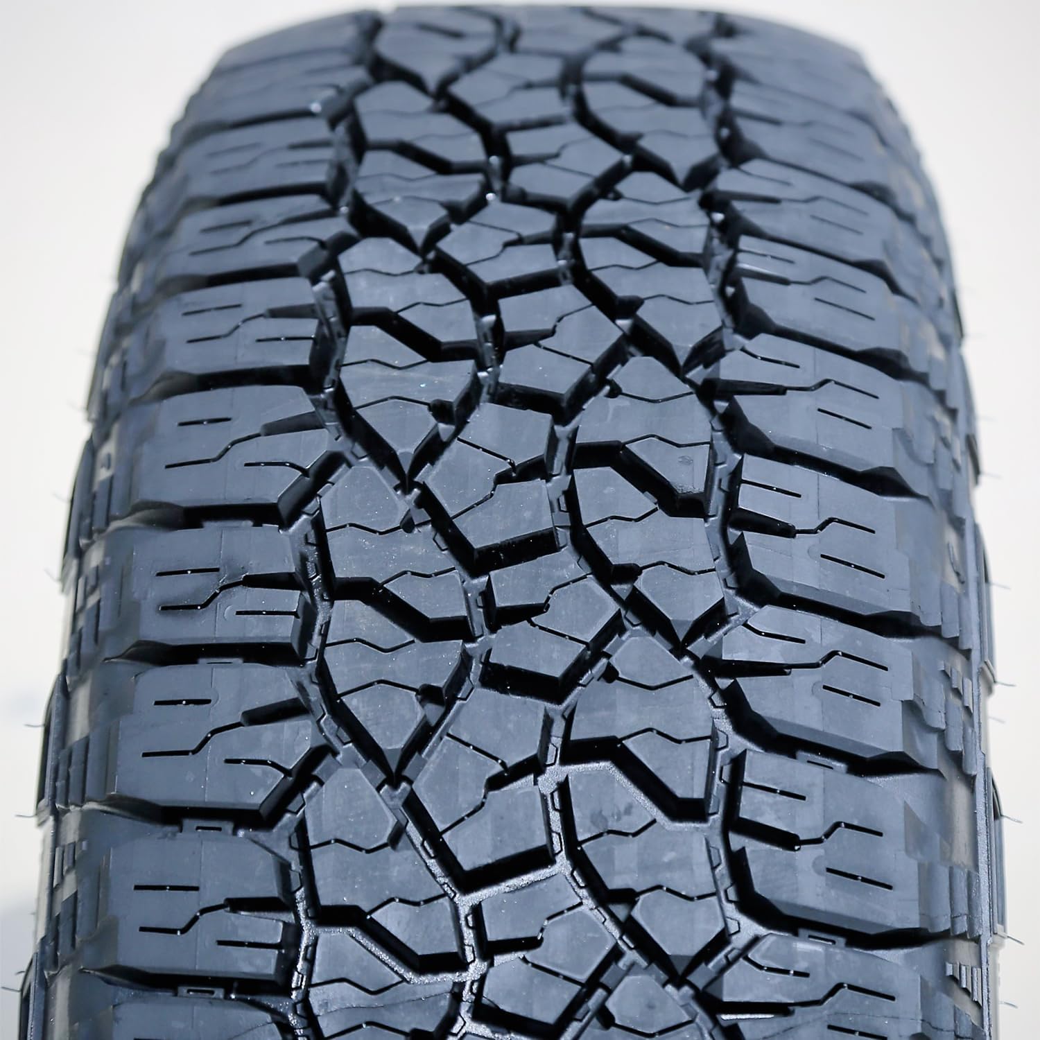 Goodyear Wrangler TrailRunner AT 235/75R15 Radial H972561