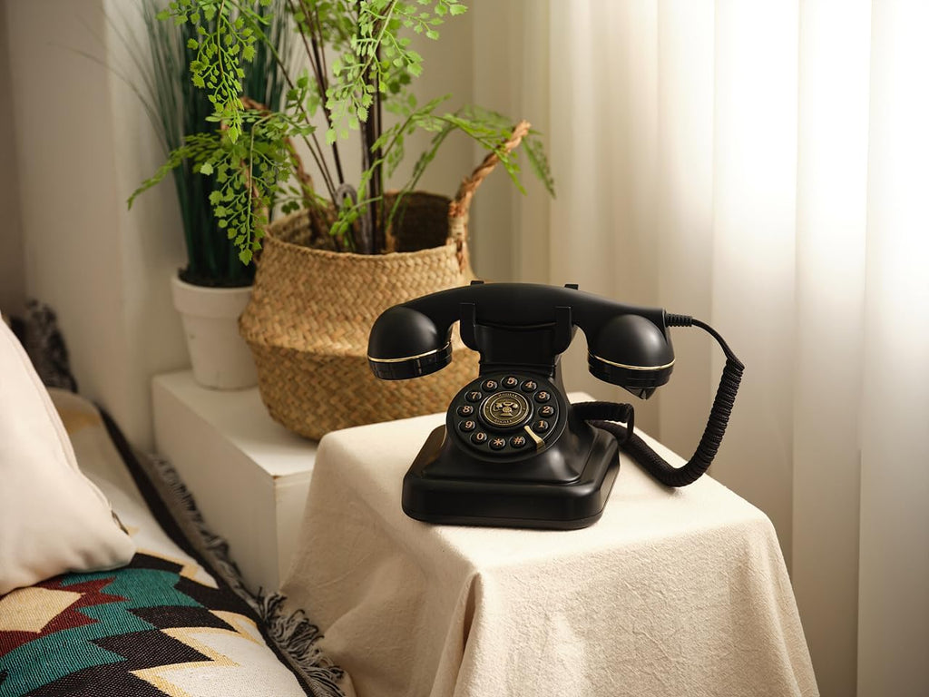 Sung CHY Retro Landline Telephone with Ringer Control, Redial, Black T836